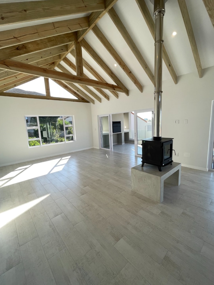 4 Bedroom Property for Sale in Whale Rock Heights Western Cape